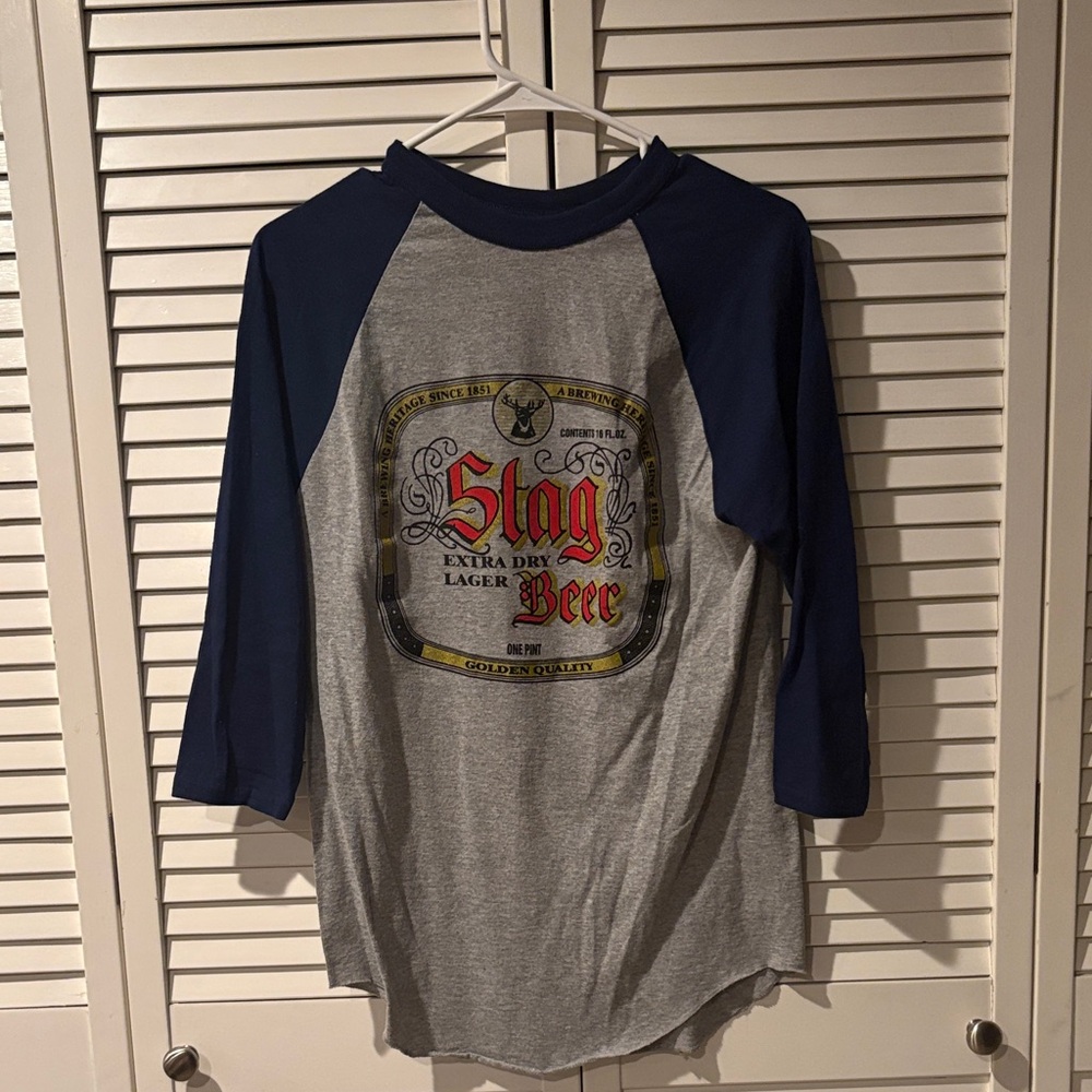 Tag Men's Navy and Gray Graphic Raglan Tee
